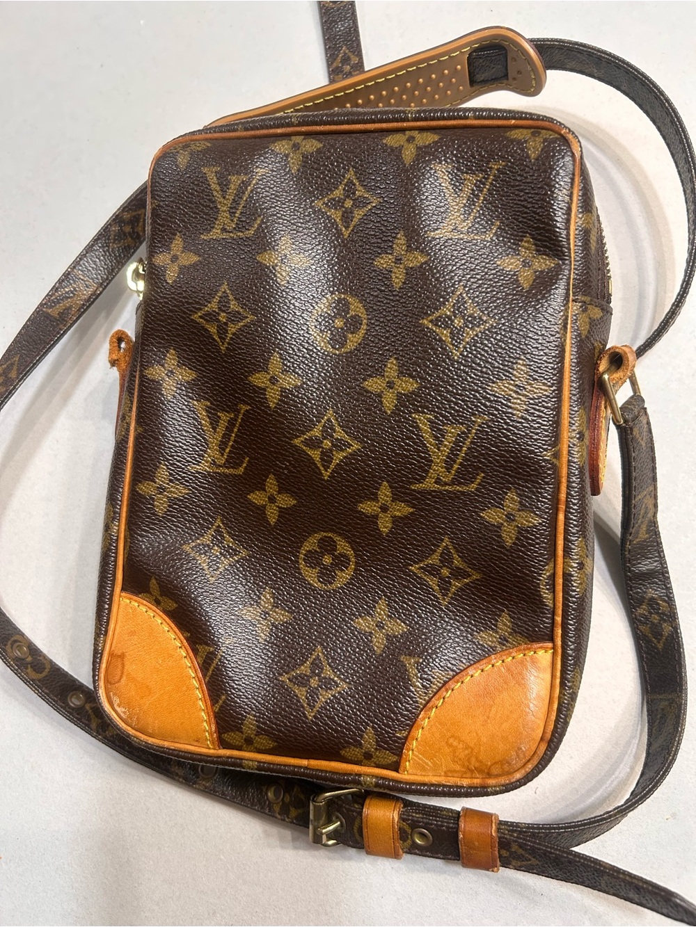 Authentic Louis Vuitton Brown Monogram Crossbody Bag with flaw - Picture 16 of 16